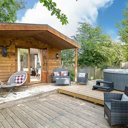 The Log Cabin With Private Hot Tub, Bath Villa Exterior photo