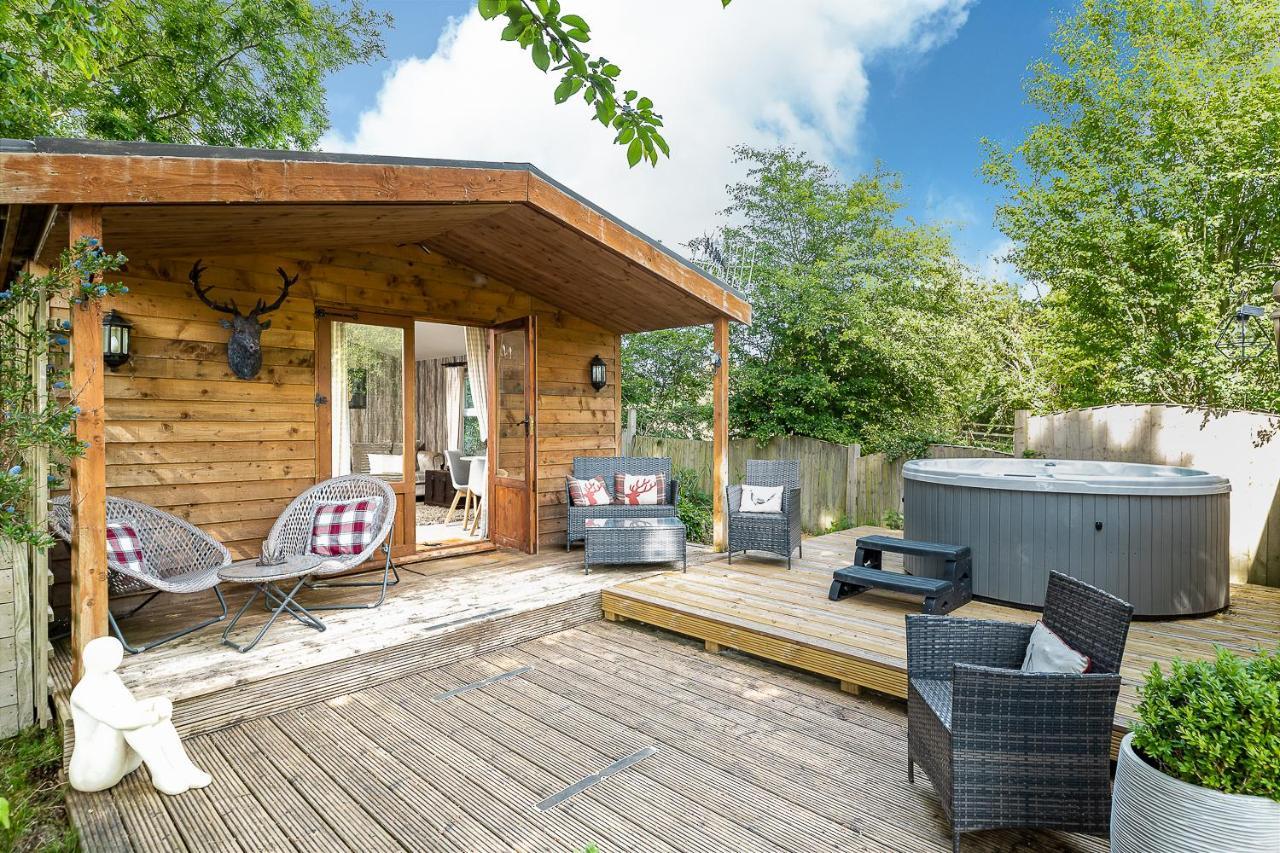 The Log Cabin With Private Hot Tub, Bath Villa Exterior photo